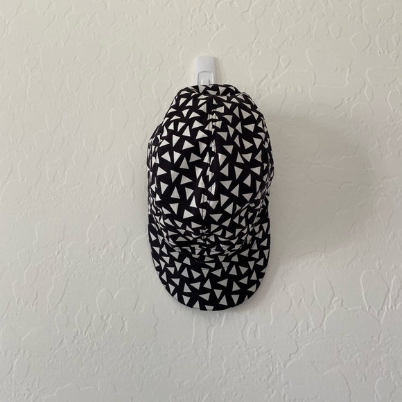 Lululemon triangle hat black white one size - Picture 2 of 6